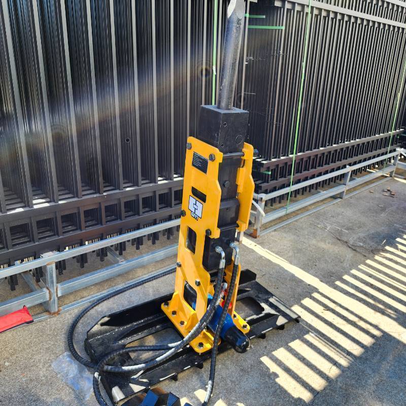 lot 8401 image: Unused GIYI Skid Steer Breaker