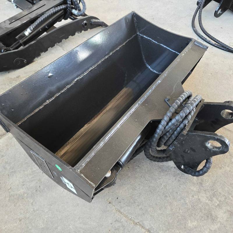 lot 8416 image: Unused MMSGIYI Excavator Bucket Fits CAT 3-5Ton Excavator