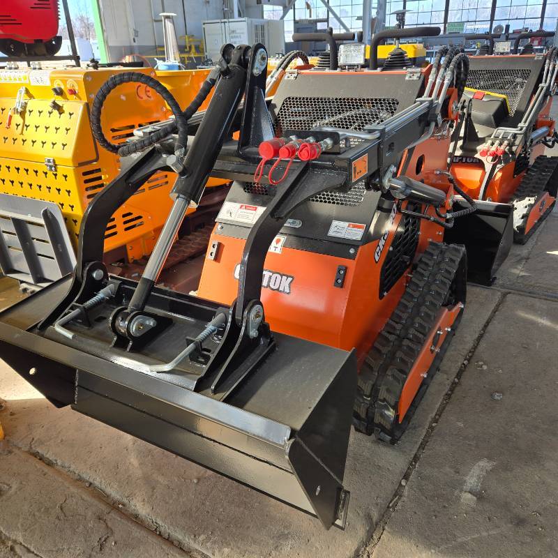 lot 8449 image: Unused CAPTOK Skid Steer Loader  CK36C