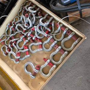 lot 8491 image: 38 Piece Shackle Set