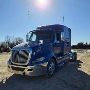 lot 20 image: 2016 International Pro Star  Recent FHWA Inspection  10 Speed Manual  ISX Cummings 550HP  Miles 716,933