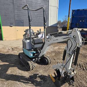 lot 98 image: Unused R13-2 Pro Mini Excavator  1.2 Ton, Kubota Diesel, Full Options, Pilot Controls, Hydraulic Thumb (Blade Does not come up)