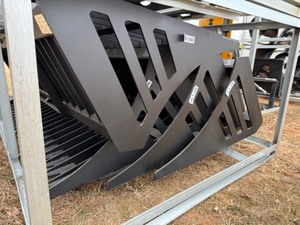 lot 20500 image: 84 inch Skeleton Rock Bucket for Quick Attach Application