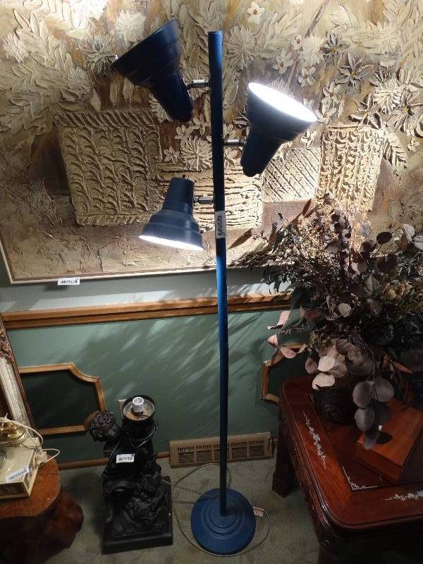 lot 358 image: Blue Adjustable Floor Lamp.