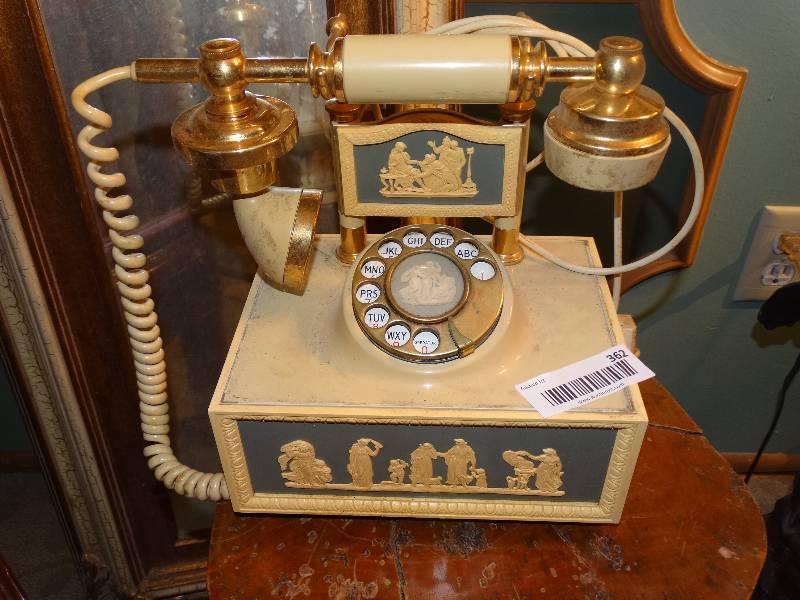 lot 362 image: Vintage Decorator Rotary Dial Phone.