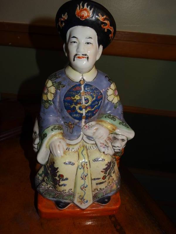 lot 371 image: Ceramic Asian Decor Piece - Handpainted Seated Gentleman.