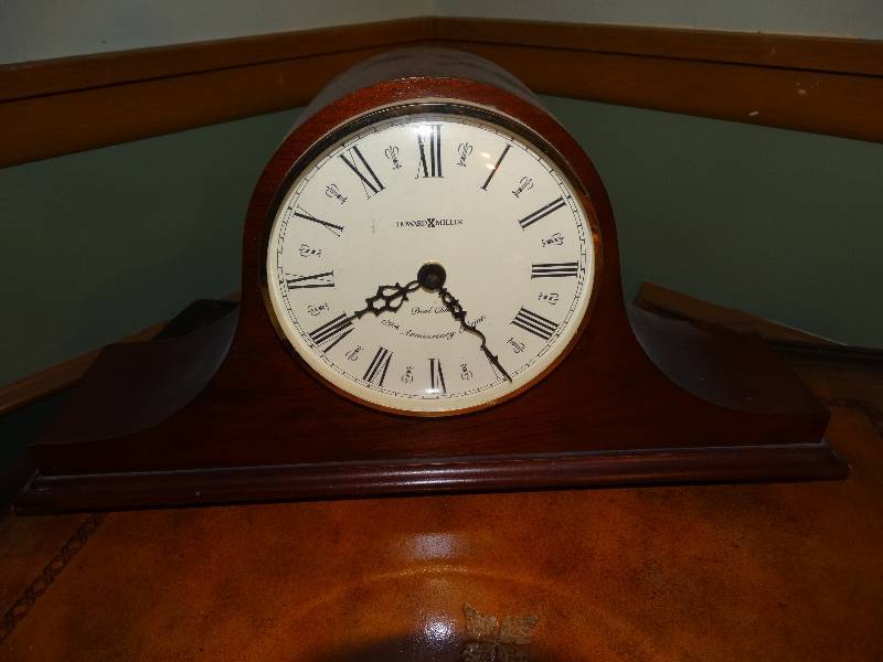 lot 372 image: Howard Miller Dual Chime, 69th Anniversary Edition Mantle Clock.