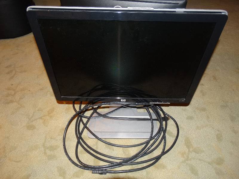 lot 375 image: HP Computer Monitor wCords.