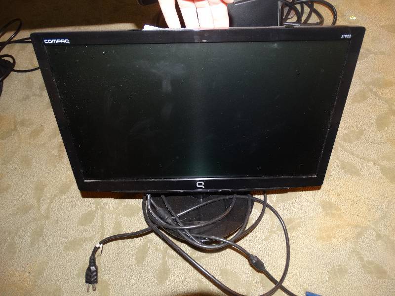 lot 377 image: Compaq Computer Monitor wCords.