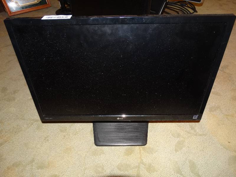 lot 379 image: LG Computer Monitor.