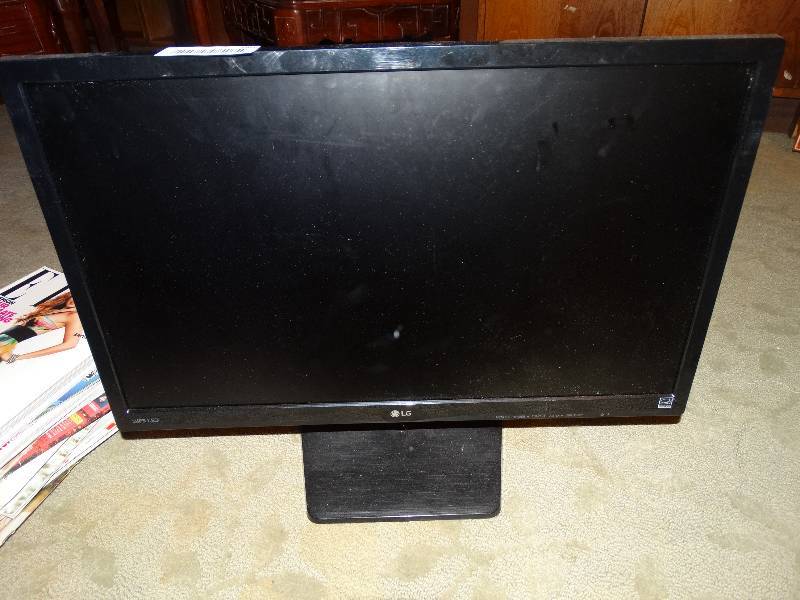 lot 380 image: LG Computer Monitor.