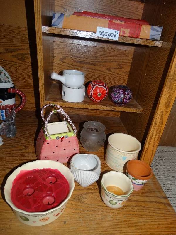 lot 399 image: Lot of Candles, Was Warmer, Decor VasesPlanters.