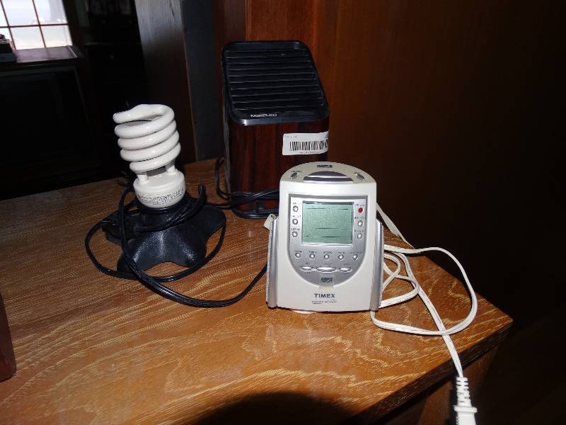 lot 427 image: Timex Nature Sounds Machine, Norelco Fan, Desk Lamp.