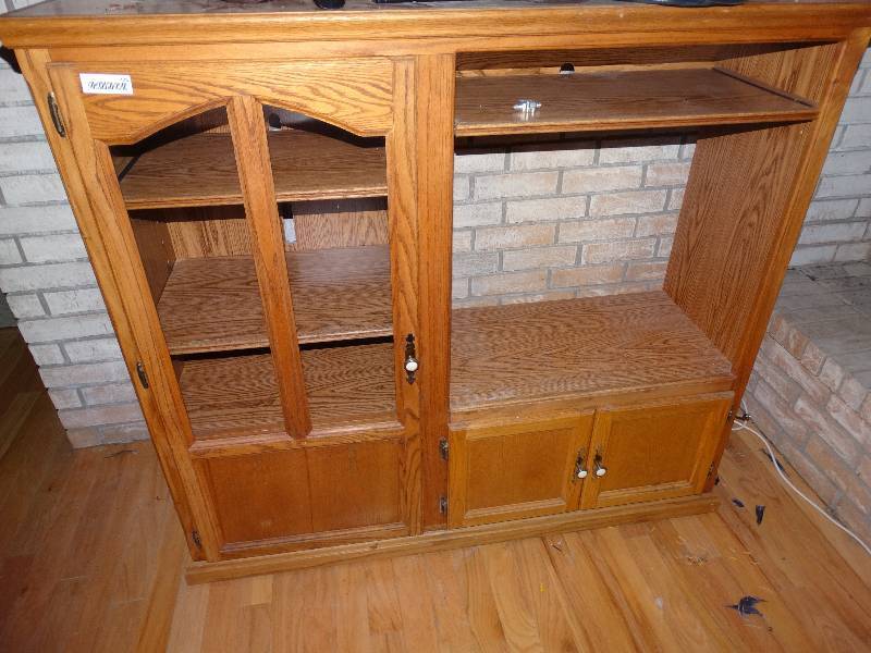 lot 428 image: Oak Entertainment Cabinet.