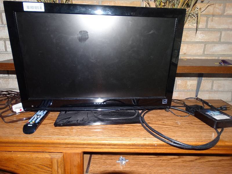 lot 429 image: Dynex Flat Screen TV wCords & HDMI Box.