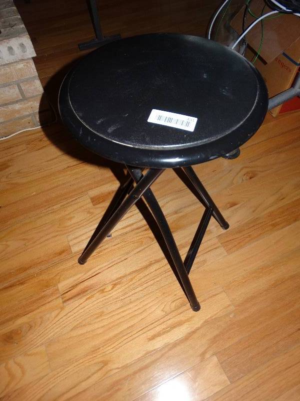 lot 431 image: Folding Metal Stool.