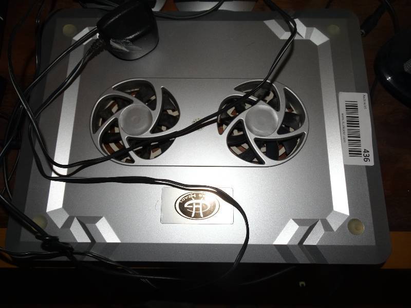 lot 436 image: Gear Head Notebook Cooling Pad & Pair of Emachines Computer Speakers.