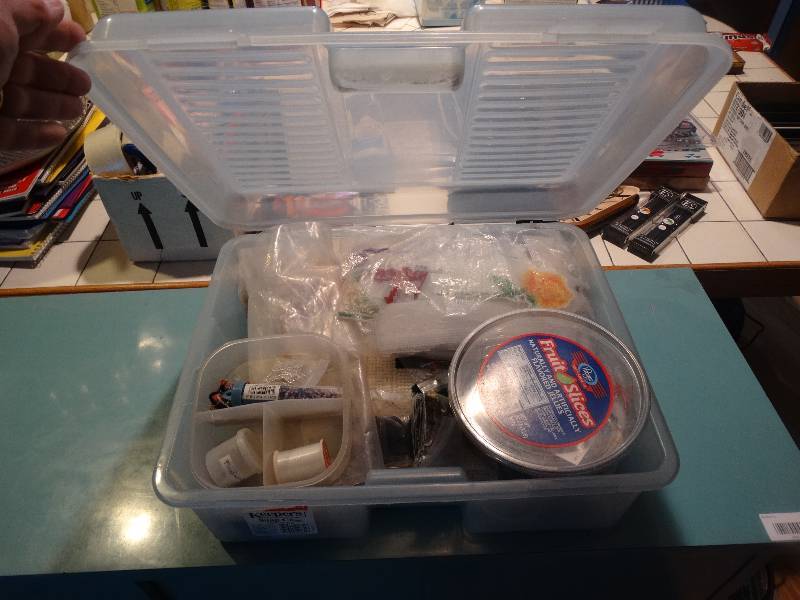 lot 468 image: Tub wCraft Supplies - Beads, Thread, Findings, Etc.