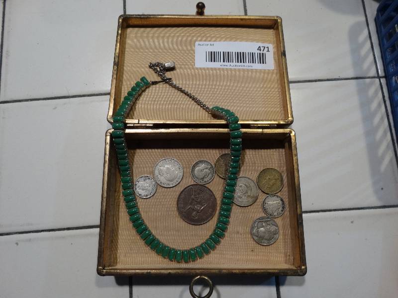 lot 471 image: Vintage Jewelry Box wGreen Stone Necklace & Foreign Coins.