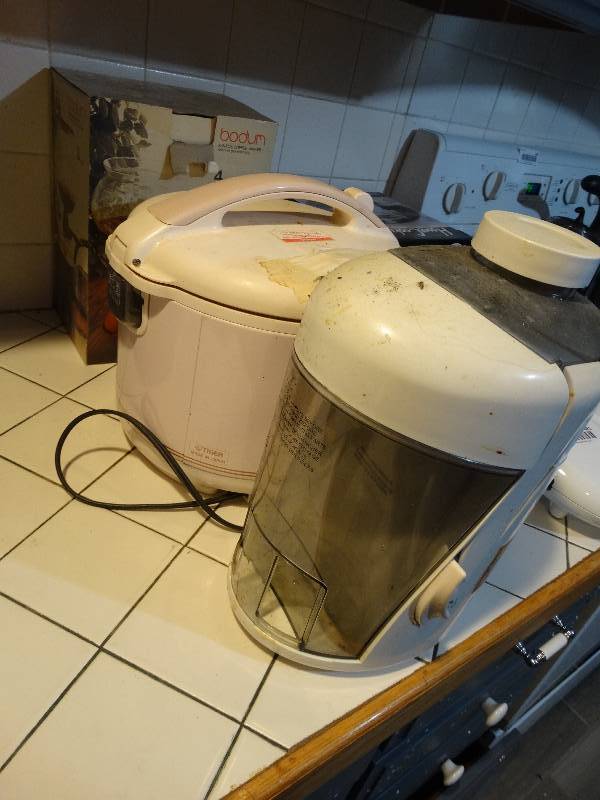 lot 480 image: Hamilton Beach Juicer, Rice Steamer, Bodum Santos Coffee Maker.