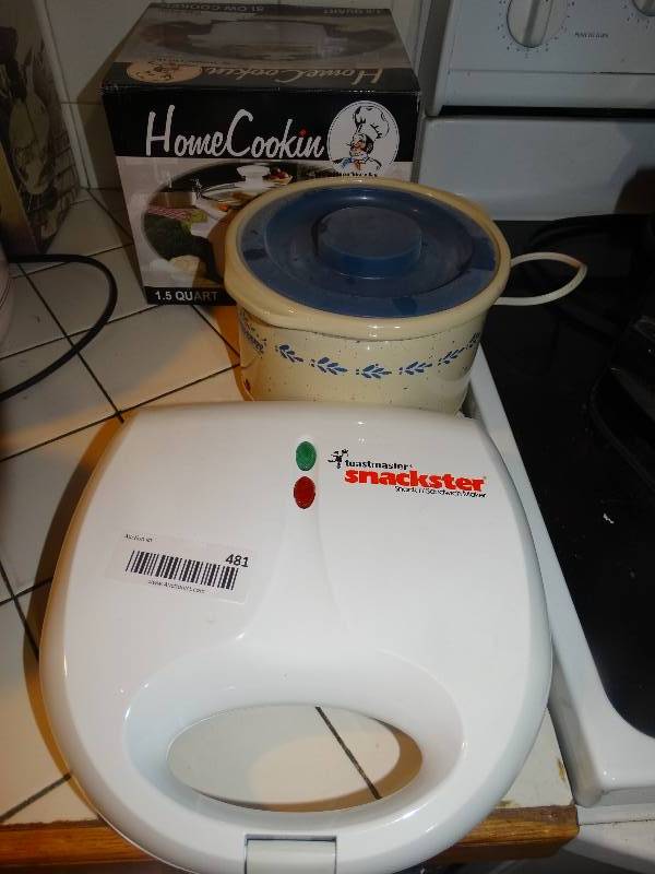lot 481 image: Snackster Sandwich Maker, Crockette Crock Pot, Slow Cooker in Box.