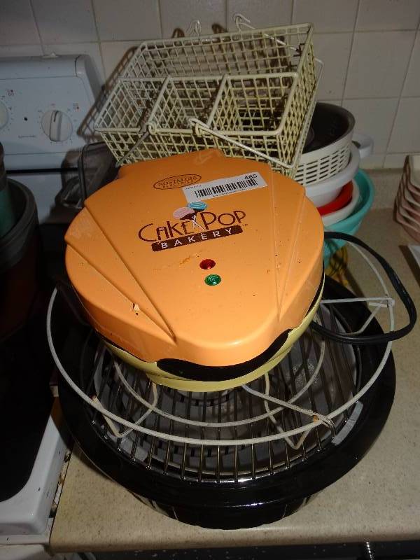 lot 485 image: Cake Pop Maker, Table Top Grill, Plasticware, Lids, Etc.