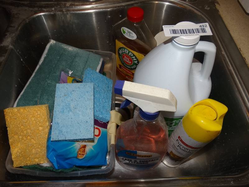 lot 492 image: All Cleaners & Cleaning Supplies in Sink.