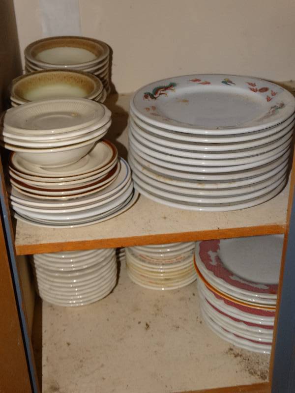lot 915 image: Lot of Restaurant Dinnerware - in Cabinet.