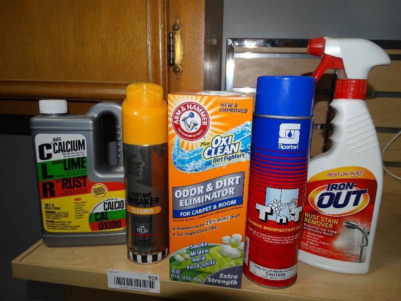 lot 919 image: Lot of Cleaners.