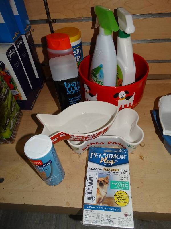 lot 925 image: DogCat Bowls, Pet Shampoo, FleaTick Powder, Litter Wipes, Pet StainOder Remover.