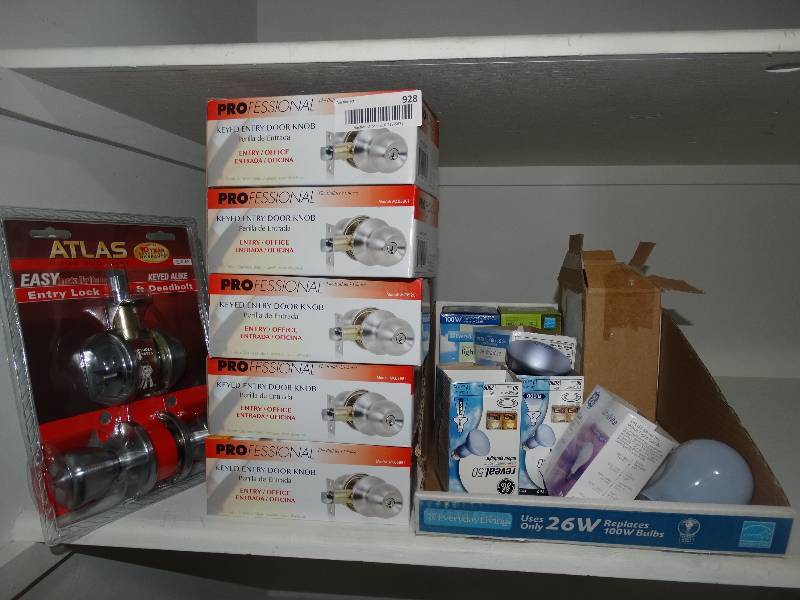 lot 928 image: 6 Door Knob Sets & Box of Various Light Bulbs.