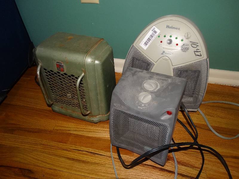 lot 933 image: 3 Electric Heaters.