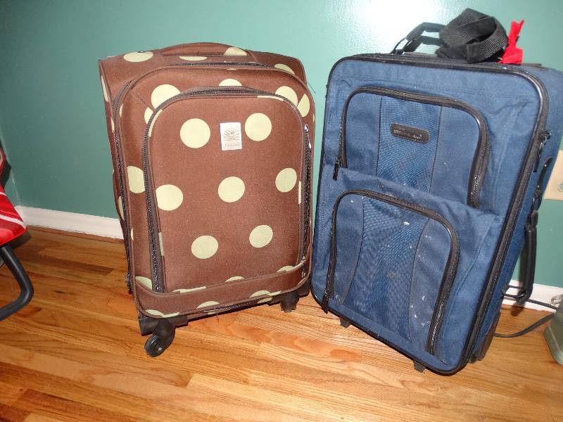lot 934 image: 2 Suitcases on Wheels.