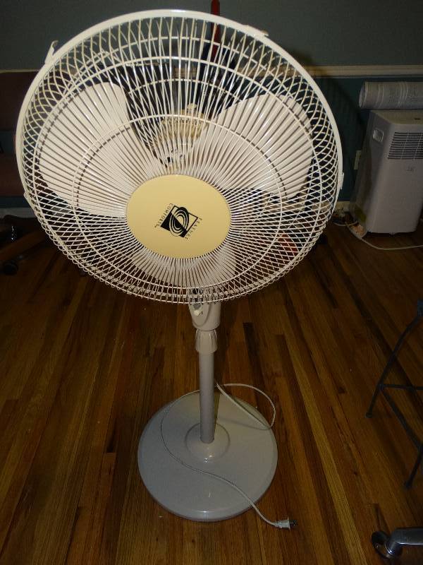 lot 948 image: Feature Comforts FloorStand Fan.