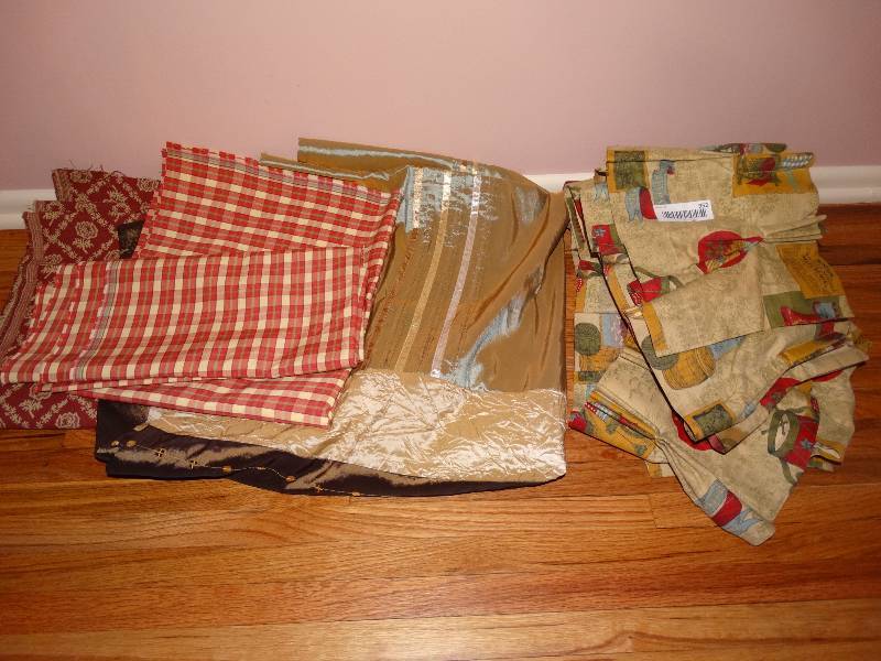lot 952 image: Lot of Fabric & Curtains.