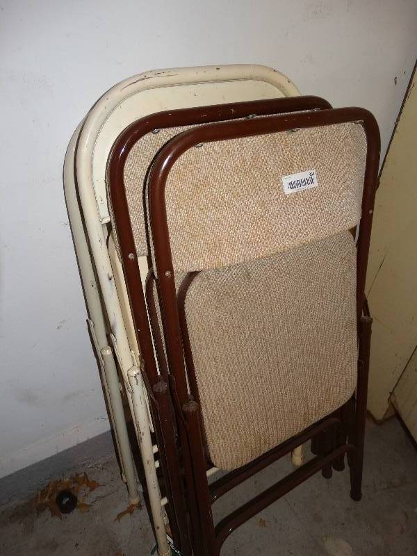 lot 969 image: 4 Metal Folding Chairs.