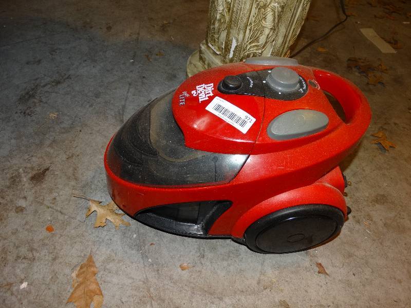 lot 971 image: Dirt Devil Easy Lite Vacuum.
