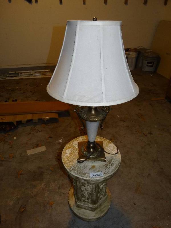 lot 972 image: Ceramic Pedestal & Brass Lamp wShade.