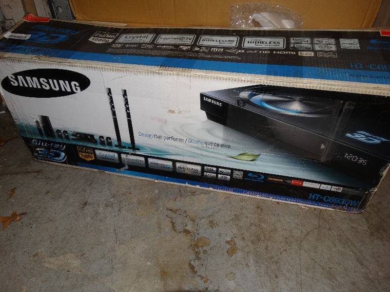 lot 976 image: Samsung Blu-Ray DiscDVD Home Theatre System - in Box.