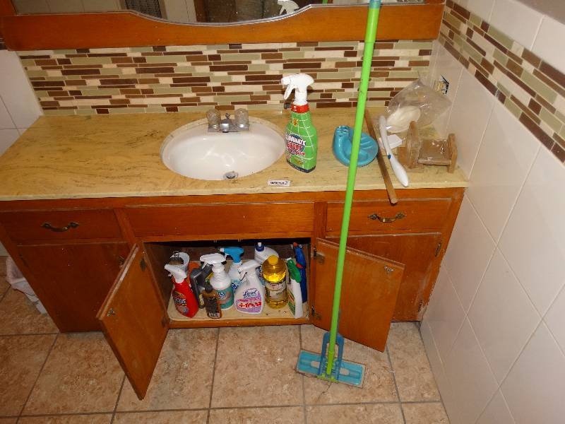 lot 996 image: All Cleaning ItemsProducts & Misc. in Basement Bathroom.