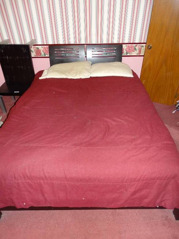 lot 1091 image: Queen Size Platform Bed wDetachable Night Stands. Includes Frame, Mattress, Headboard & Bedding.