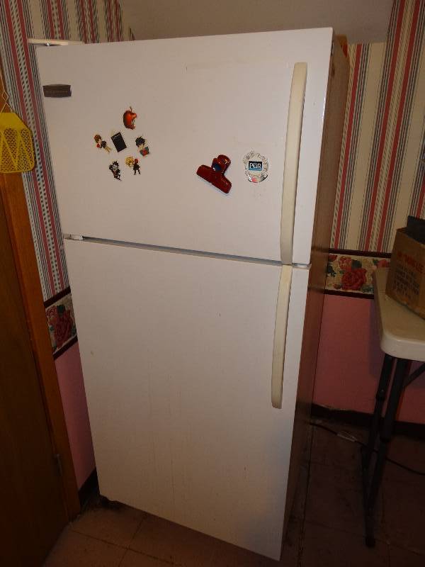 lot 1104 image: Frigidaire Apartment Size RefrigeratorFreezer.