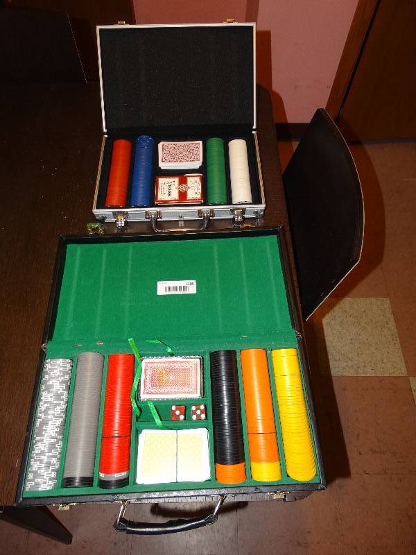 lot 1105 image: 2 Poker Sets wCases.