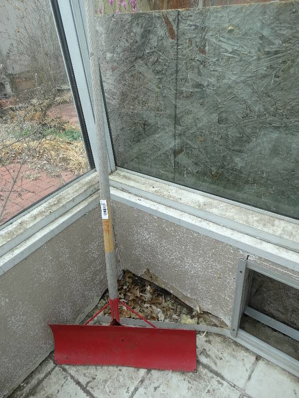 lot 1114 image: MetalWood Snow Shovel.