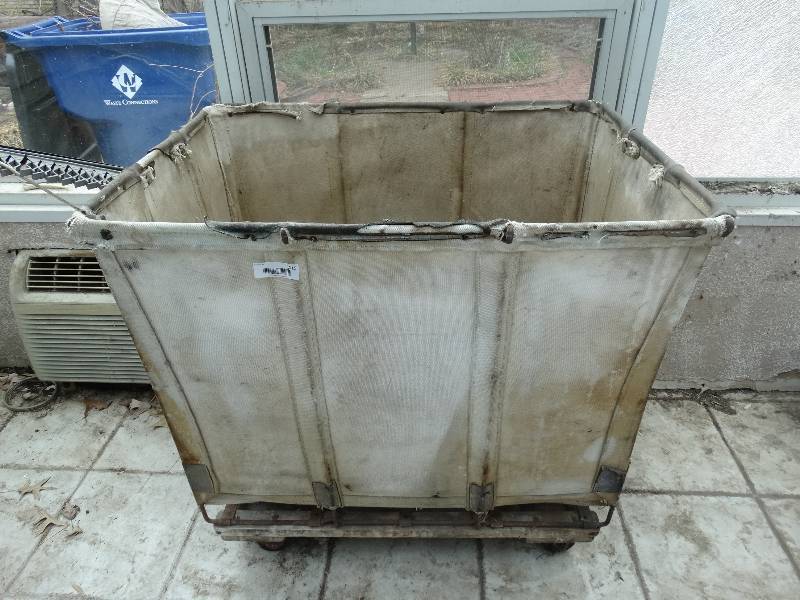 lot 1115 image: Vintage Laundry Cart.