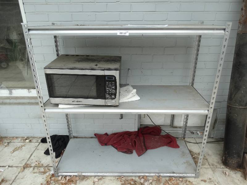 lot 1118 image: Metal Shelf Unit wEmerson Microwave.