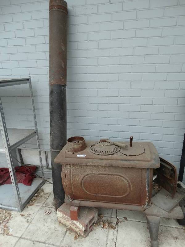 lot 1119 image: Old Cast Iron Stove wPipe - As Is.