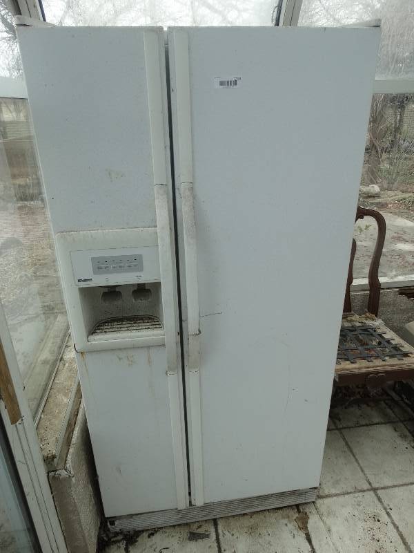 lot 1124 image: Kenmore Side by Side RefrigeratorFreezer - Untested.