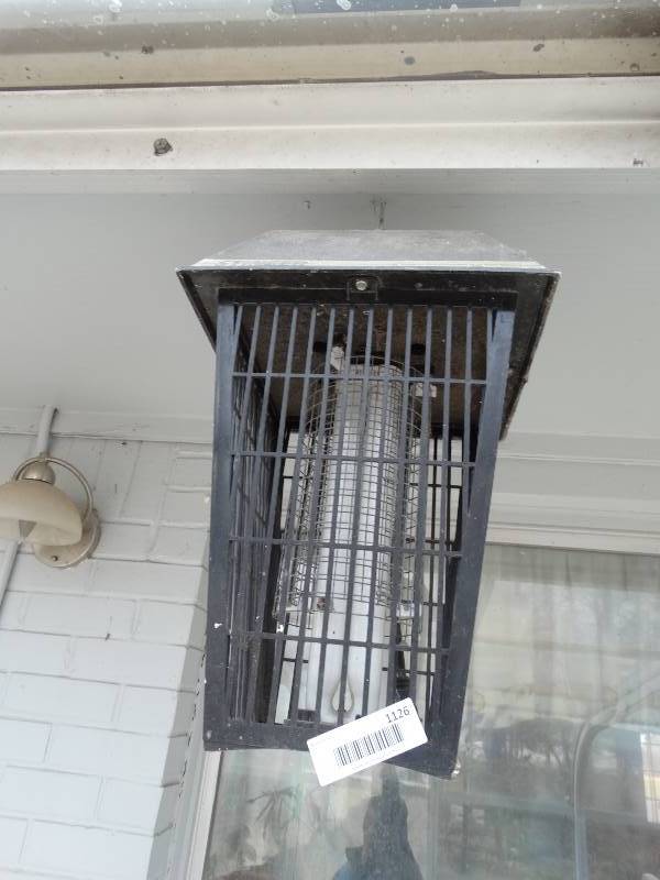 lot 1126 image: Electric Bug Zapper.