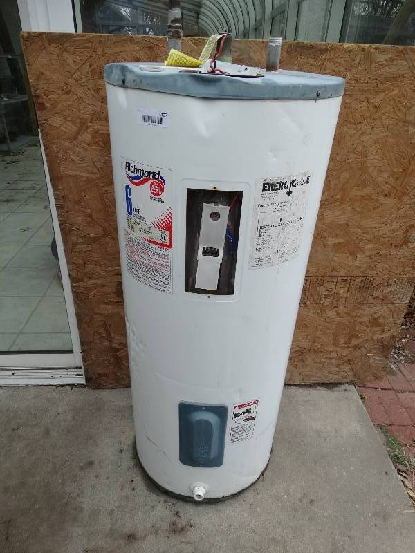 lot 1127 image: Old Water Heater.